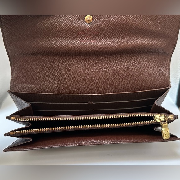 Authentic Louis Vuitton Damier Ebene Sarah wallet from 2005 in used condition. - Picture 14 of 15